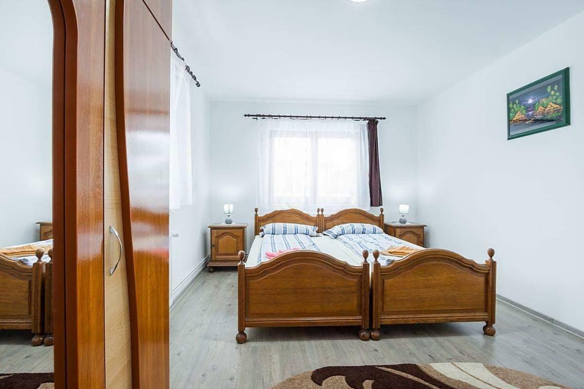 Eross Kulcsoshaz Villa Lazarea Bagian luar foto